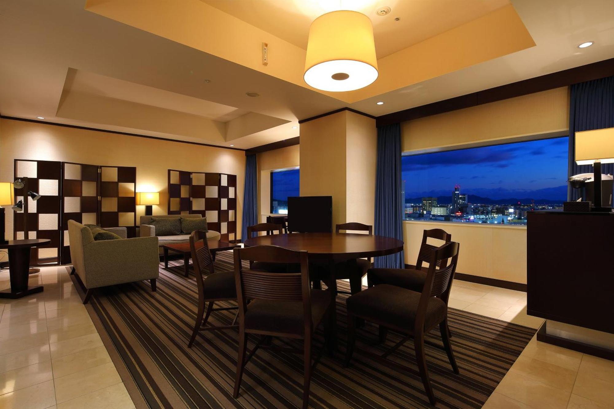 เอเอ็นเอ คราวน์ พลาซา โฮเต็ล โอะกะยะมะ Hotel โอคายาม่า ภายนอก รูปภาพ